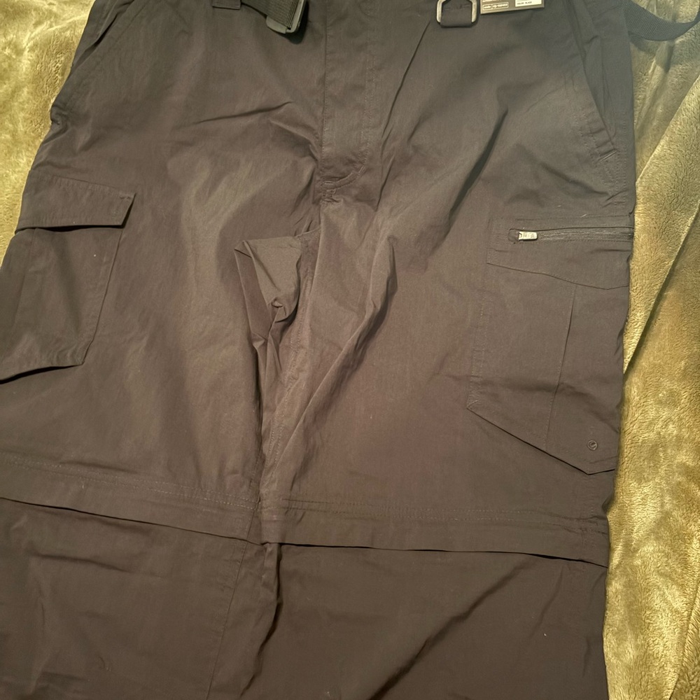 Black Cargo Pants with Durable Fabric and Relaxed Fit
